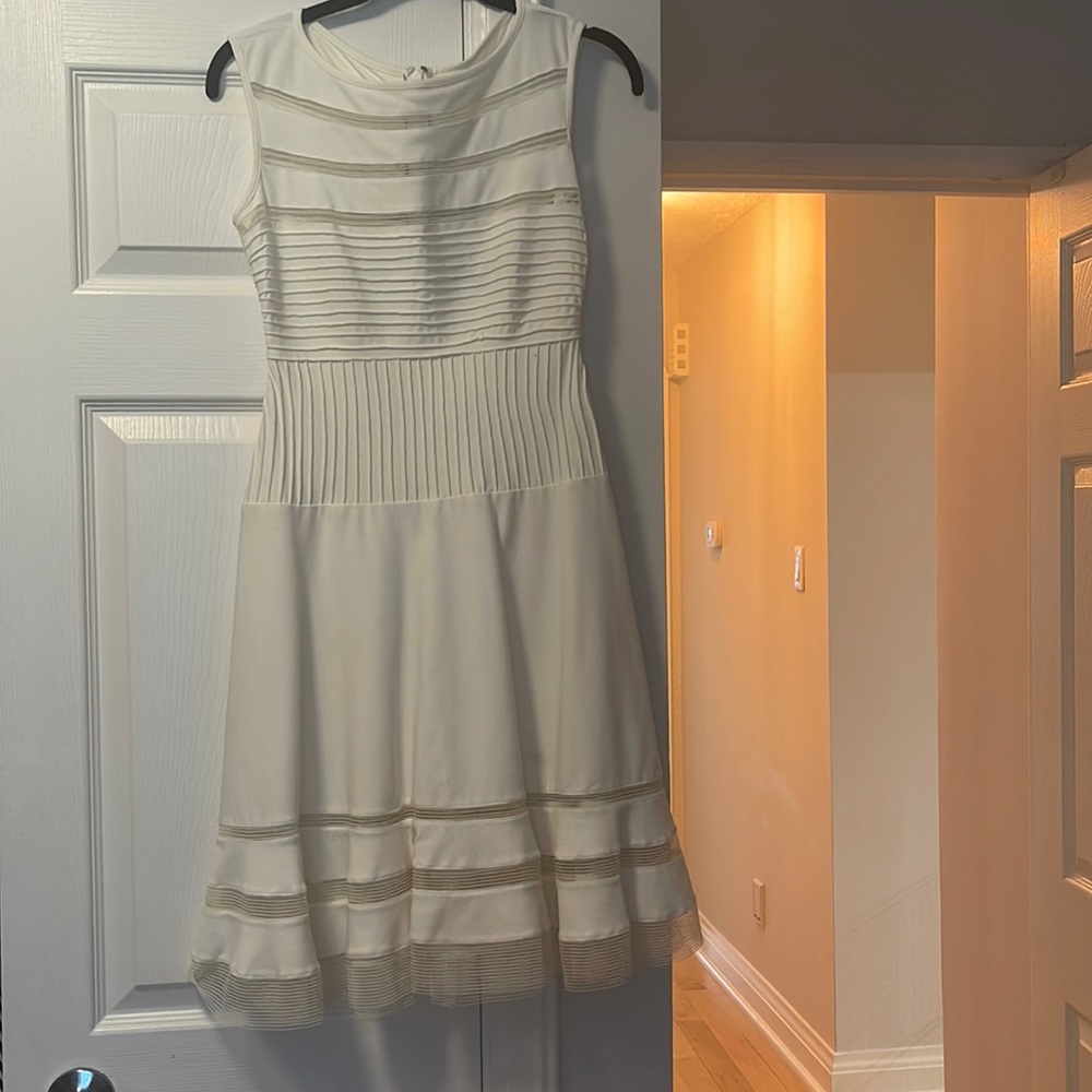 White Dress / Tadashi Shoji